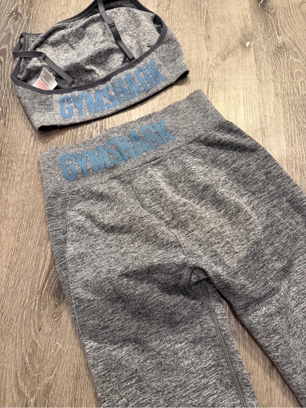 LIKE NEW!! Gymshark 2 piece outfit leggings and padded bra top